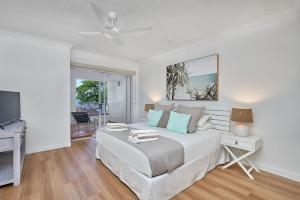 Absolute Beachfront One Bedroom Alassio Apartment 201 Palm Cove