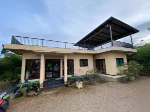 CitrusHill Family Glamping dan Villa Syariah Kebun Lemon