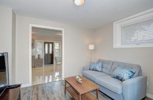 Spacious Modern Condo In Kitchener