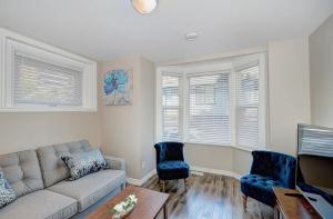 Spacious Modern Condo In Kitchener