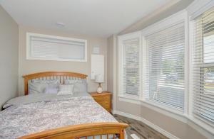 Spacious Modern Condo In Kitchener