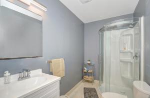 Spacious Modern Condo In Kitchener