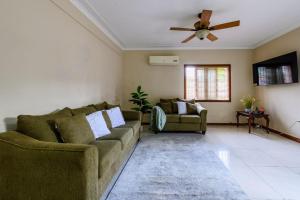 Townhouse Near AC Hotel - Pool - Kingston