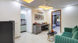 1BHK Suites Opp Marriott - Huda City Centre