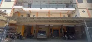 RedDoorz near STIE Mahardhika Surabaya - Siwalapkerto