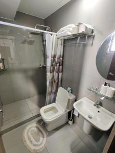 Stunning 2BR Condo in AIR Residences Makati High Floor and WFH with 300Mbps Wifi