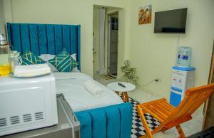 Turquoise Studio with Netflix & WIFI