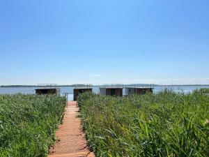 Luxury houseboat for 2 people, by the sea