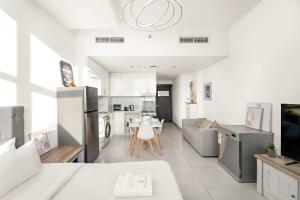 Studio Dubai, Cozy Luxury Stay Near Downtown Dining Shopping & Leisure