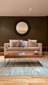 Comfortable & Well-Located 2 Bed Apartment in Chelsea