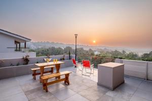 Da Alohas 2BHK Luxury Private Pool Penthouse Suite