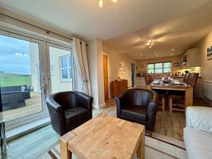 The Rise-5 Bed-4 Bath-Family-Beach-Home