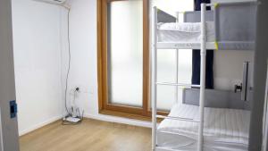 Phòng Riêng 2 Giường đơn với Phòng tắm chung (Private Twin Room with Shared Bathroom)