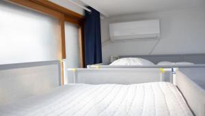 Giường Trong Phòng Ngủ Tập Thể Nữ 6 Giường (Bed in 6-Bed Female Dormitory Room)