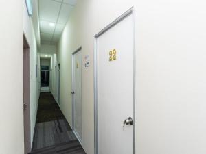 SPOT ON 89757 The Rooms JB