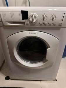 COZI two bedroom family room near Grand Hyatt BGC