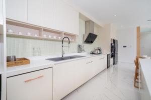 Brand New & Modern Luxury 4BR Pool Villa in Residence Lux Pride 2 V12