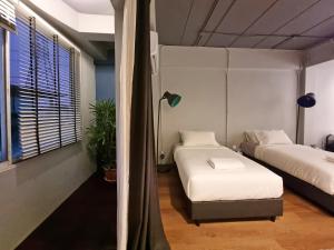 Human Touch Room - Soulful Bangkok Hideout