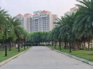 omaxe hi tech city 2nd home infront of triveni sangam - Khīri