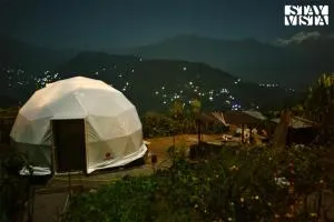 StayVista at The Stargazer with Mountain Views, Bonfire, Lawn - Pelling