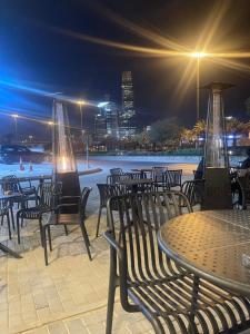 شقه 2 حي المروج مقابل المركز المالي