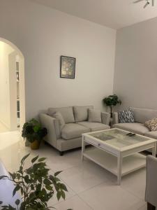 شقه 2 حي المروج مقابل المركز المالي