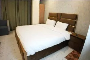 Hotel Eight 8 - Dheri Qila