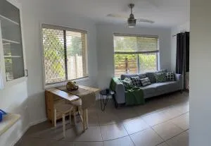 Tony and Jennys - Беркдейл