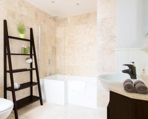 Discover the Exclusive Charm of a Covent Garden Luxury Nomads Home