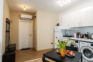 Oops! Studio by RV Apartments