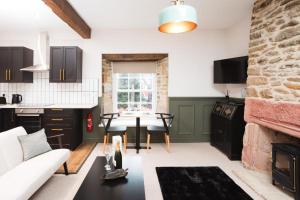 Deacons Bank Penthouses, Two Luxury Apartments