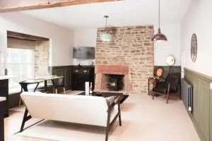 Deacons Bank Penthouses, Two Luxury Apartments - 卡斯尔顿