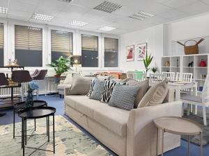 Modern Group Retreat for 20