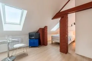 Studio sous les combles côté rue, parking gratuit - Ascq