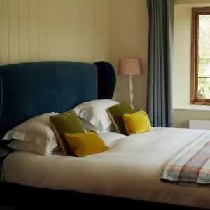 Superior King Room room in The Swan Inn Swinbrook