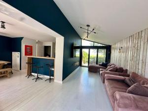 Marsh Mellow - Sleeps 8 - Stylish home