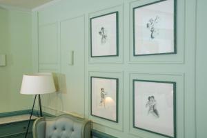 Grandeeza Hotel by Galison