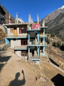 HR 12 energy cafe and guest house - Tosh