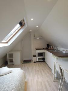 Sous un toit perché