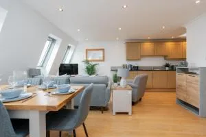 StarHost Residences - Central 3 Bed Apartment at Regents Court, Newbury - 纽伯里