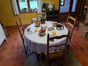 Sejours chez l'habitant BERNAY Chambre avec salle d-eau privative et entree independante : photos des chambres
