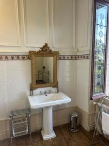 B&B / Chambres d'hotes Chateau de Chevigny-en-Valiere avec sa suite et ses deux chambres separees, proche de Beaune et des villages viticoles : photos des chambres