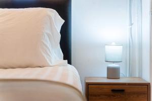 Yasmins Cosy 3 Bed Home - Brand New, FREE Parking - Hosted by Stay Host Save