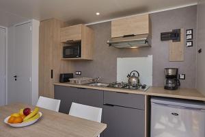 Campings Camping Les Fontaines : photos des chambres