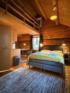  Budget studio – no sea view room in Sakrisøy Rorbuer