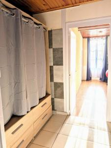 Maisons de vacances L'echappee Huroise, piscine et spa privatifs : photos des chambres