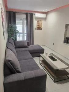 70m 2BR bright luxury apt - Kallithéa