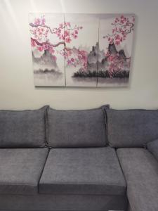 70m 2BR bright luxury apt