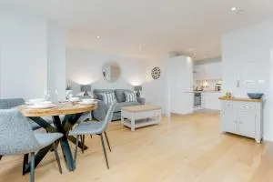 StarHost Residences - Spacious 1-bed in Ocean Village - Hythe