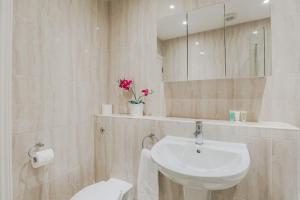 Notting Hill 2 Bed Flat - 5 min to Portobello Road